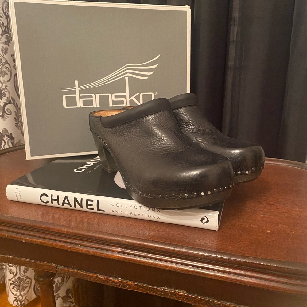 Dansko Sammy Milled Burnished Black Mules
(worn once)